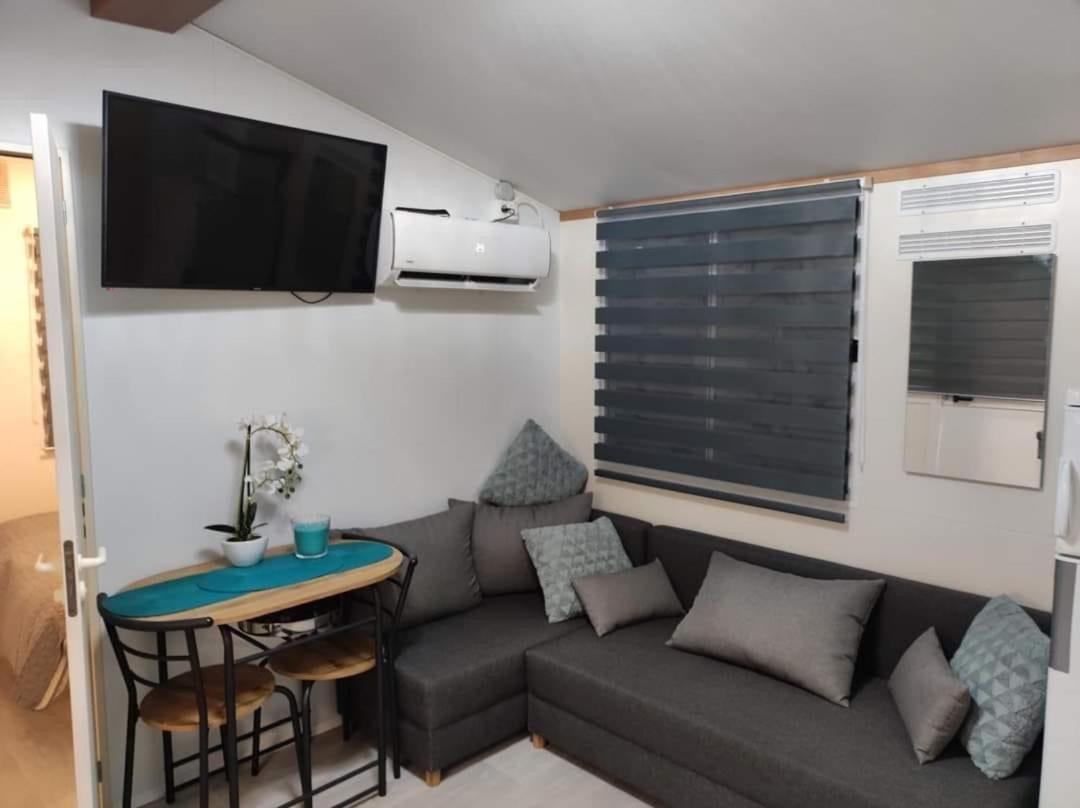 Dalmacia Mobile Homes And Caravans At The Beach Privlaka  Luaran gambar