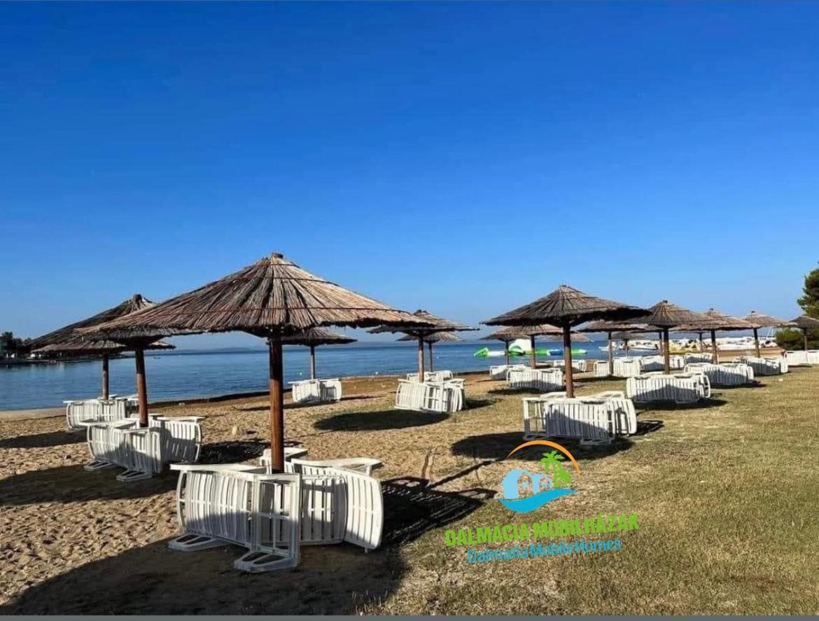 Dalmacia Mobile Homes And Caravans At The Beach Privlaka  Luaran gambar