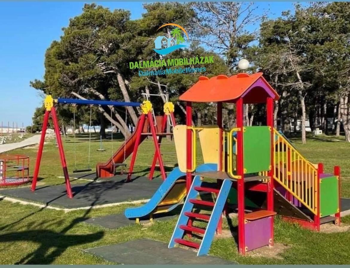 Dalmacia Mobile Homes And Caravans At The Beach Privlaka  Luaran gambar